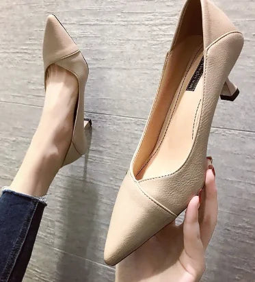 Tacones Altos Negros de Punta Afilada - tidovo